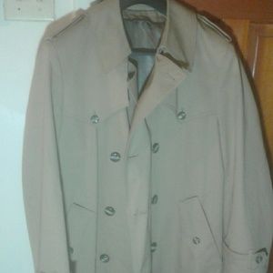 VERY THICK SEEMINGLY IMPERMEABLE Raincoat